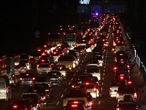 Puncak Arus Mudik, Tol Jakarta-Cikampek Macet Panjang!