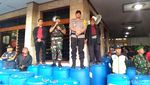 Antrean Mengular Warga Kediri Demi Salam Tempel