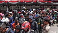 Sejak kemarin, Kementerian Perhubungan (Kemenhub) mencatat pemudik yang melewati jalur laut sebanyak 615.500 orang.