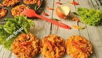 Ini bukan bakwan, lho. Ini omelet mie unggahan akun @ratu_fortuna. Ia sengaja membuatnya dengan cetakan telur dadar bulat. Foto: Instagram