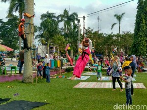 Asyiknya Bermain Flying Fox di Posko Mudik BPBD Ciamis