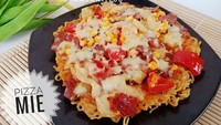Wah, omelet buatan akun @inasari1708 ini mirip dengan pizza! Ia menambahkan topping irisan tomat, jagung, dan keju mozarella. Jadi mau! Foto: Instagram