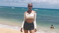 Selain dikenal sebagai model yang memiliki tubuh seksi, Kimmy Jayanti juga gemar bertualang menjelejah tempat-tempat baru. Foto: Instagram Kimmy Jayanti
