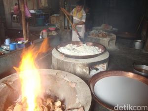 Jelang Lebaran, Jenang Lengket Purwokerto Banyak Dicari Orang