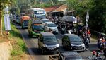 Jalur Nagreg Siang Ini Masih Padat Merayap