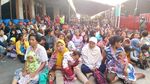 Antrean Mengular Warga Kediri Demi Salam Tempel