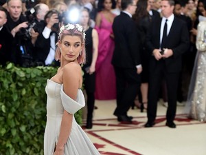 Mesra dengan Justin Bieber, Hailey Baldwin Hapus Foto Shawn Mendes