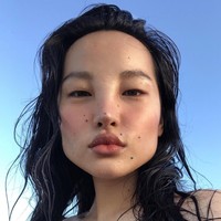 Tak seperti wanita berwajah oriental kebanyakan, Tsunaina dikaruniai bentuk wajah yang sangat tegas. Fitur wajah paling unik Tsunaina terletak pada bagian hidungnya yang terlihat datar dan lebar.  Foto: Dok. Instagram/Tsunaina