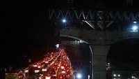 Setiap tahunnya ribuan warga Jakarta dan kota-kota sekitarnya melaksanakan mudik ke kampung halaman untuk merayakan lebaran bersama keluarga. Aditya Irawan/NurPhoto via Getty Images.