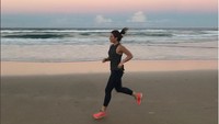 Ditambah dengan berlari tiap pukul lima pagi, di mana ia menyebutnya the 5 AM club. (Foto: Instagram/cass.fit.healthy)