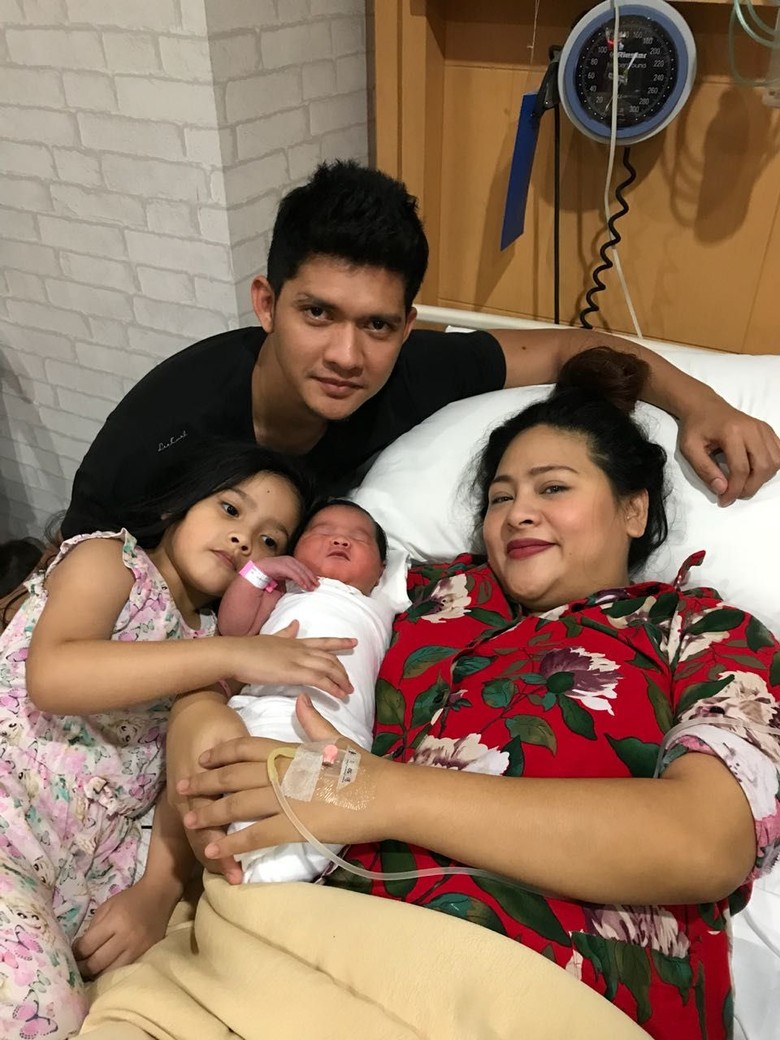 Lewat Persalinan Caesar, Ini Nama Anak Kedua Audy dan Iko Uwais Lewat Persalinan Caesar, Ini Nama Anak Kedua Audy dan Iko Uwais