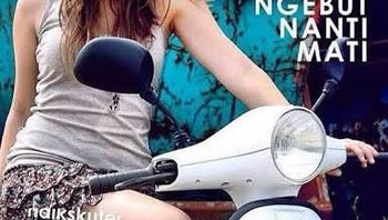 Duh! iya neng pake helm. (Foto: Internet)