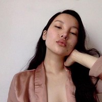 Tak hanya laris sebagai model, wajah unik juga membuatnya populer di media sosial. Di Instagram, ia punya lebih dari 200 ribu pengikut. Padahal Tsunaina tergolong jarang mengunggah foto tak seperti model kebanyakan.  Foto: Dok. Instagram/Tsunaina