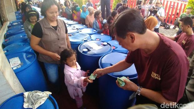Setiap warga mendapat salam tempel Rp 20 ribu