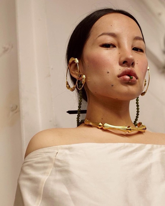 Selain itu, tampilan Tsunaina semakin unik dengan hadirnya sejumlah tahi lalat yang menghiasi wajahnya. Foto: Dok. Instagram/Tsunaina