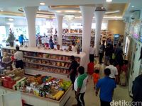 Pemudik Berburu Makanan Jenang di Kudus