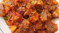 Sambal goreng kentang buatan @dapurlombokclara ini benar-benar mengunggah selera. Sambal goreng kentang, dipadukan dengan irisan hati sapi dan dan bumbu cabai, dilengkapi taburan bawang goreng gurih. Foto: Instagram