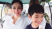 Kalau yang ini naik delman nih. Foto: (instagram Bunga Zainal)
