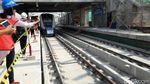 Pakai Rompi Proyek, Sandi Cek Proyek LRT Jakarta di Libur Lebaran