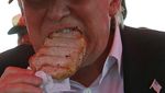 Begini Gaya Donald Trump Saat Makan Es Krim hingga Steak