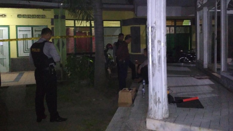 Polisi: K, Terduga Teroris di Blitar Sempat Melawan Saat Ditangkap Polisi: K, Terduga Teroris di Blitar Sempat Melawan Saat Ditangkap