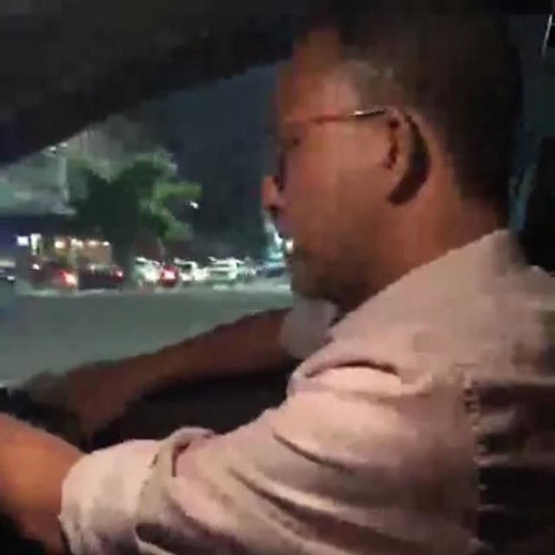 Tengah Malam, Anies Live IG Sambil Nyetir Mobil Tengah Malam, Anies Live IG Sambil Nyetir Mobil