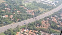 Kapolri meninjau arus lalin mudik di sejumlah daerah. Secara umum, kondisi lalu lintas di Tol Cikampek berdasarkan pantauan udara, terpantau lancar (Foto: Audrey Santoso/detikcom)