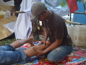Kisah Tukang Pijat yang Kebanjiran Pasien Saat Musim Mudik