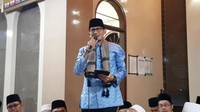 Sempat berganti baju, Sandiaga kemudian melanjutkan takbiran kelilingnya ke Masjid Al Hidayah, Kelurahan Sungai Bambu, Kecamatan Tanjung Priok, Jakarta Utara.  (Foto: Marlinda Oktavia/detikcom)