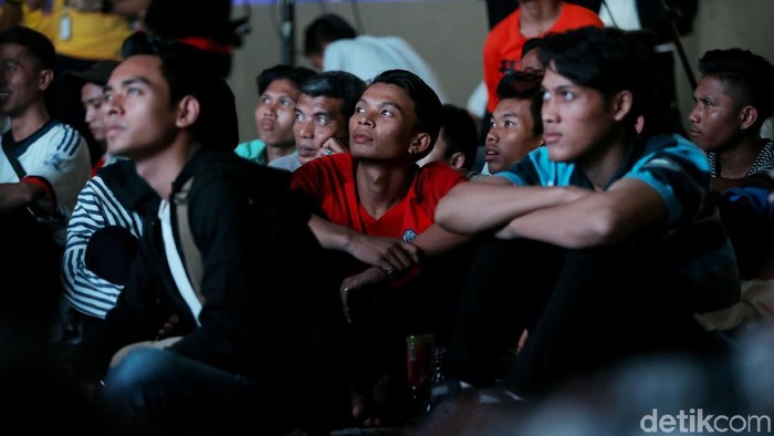 Ketahanan mata saat menonton tv. Foto: muhammad ridho Ketahanan mata saat menonton tv. Foto: muhammad ridho