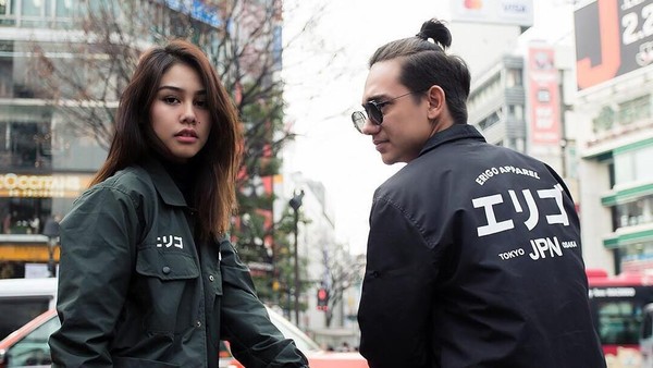 Kemesraan dengan Vanesha Prescilla yang Bikin Adipati Dolken Dibully