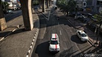 Biasanya jalan ini selalu dilalui truk kontainer untuk melintas.