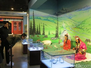 Mengenal Etnis Mongolia, Tapi di China