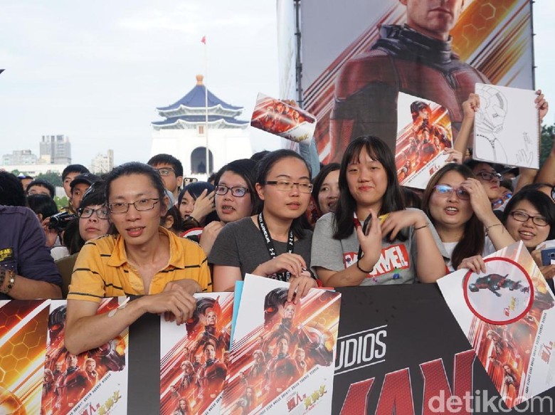 Histeria Penggemar Sambut Bintang Ant-Man and The Wasp Histeria Penggemar Sambut Bintang Ant-Man and The Wasp