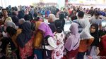 Ratusan Warga Serbu Daging Murah di Bekasi