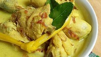 Opor ayam merupakan teman setia dari ketupat, yang selalu ada di hari raya. Gurihnya ayam, dipandu  bumbu kuning sedap, membuat perayaan lebaran semakin spesial. Ini opor ayam sedap milik @ni2k. Foto: Instagram