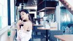 Intip Gaya Keren Marion Jola Saat Minum Kopi hingga Makan Kue