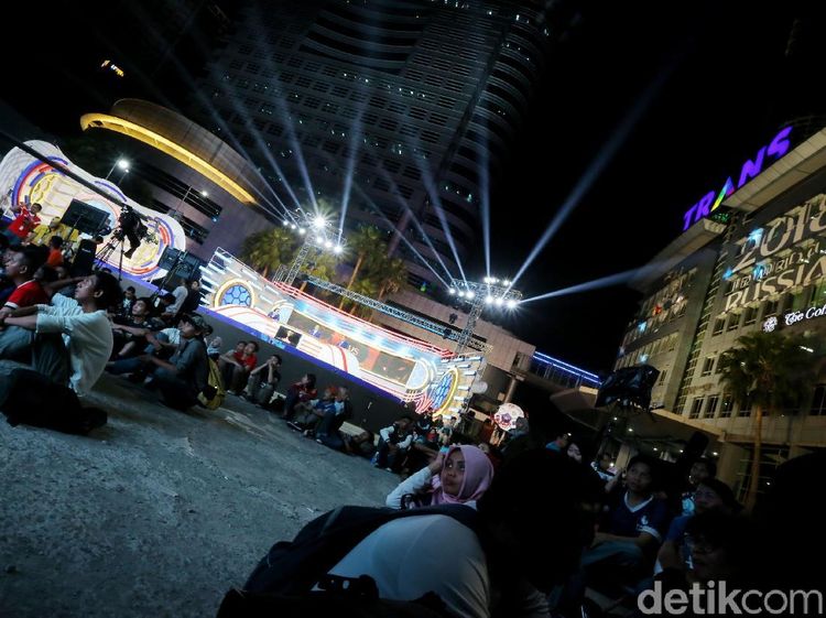 Nobar Seru Pembukaan Piala Dunia 2018 di Trans Media