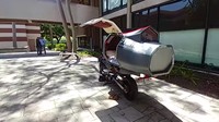 MotoHome mengganti subframe belakang motor dan swingarm dengan unit custom. Hasilnya, motor ini bisa menyajikan ruang tidur kecil tapi nyaman. Foto: Pool (Youtube)