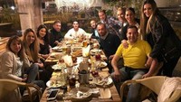 ria berusia 32 tahun ini gemar berkumpul dengan keluarga. Wah rame banget ya, kira-kira sedang makan apa nih! Foto: Instagram @sergioramos