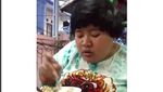Kocak! 10 Gaya Mala Barbie Saat Lahap Makan Oyong Mentah dan Tutut