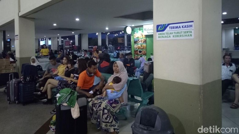 Pemudik via Udara di Bandara Juanda Alami Penurunan Pemudik via Udara di Bandara Juanda Alami Penurunan