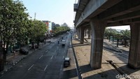 Suasana jalan di kawasan Tanjung Priok, Jakarta Utara, Kamis (14/6/2018).