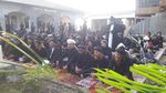 Foto: Pakaian Serba Hitam Jemaah An Nadzir Saat Salat Id di Gowa