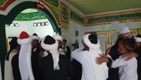 Kami tidak menyalahkan siapapun yang berbeda dengan kami, perbedaan itu indah. Namun ini sudah merupakan keyakinan kami, mari kita tetap merekatkan persatuan,” ujar Hadrawi ditemui detikcom di lokasi salat Id. (Foto: Zulkipli Natsir/detikcom)