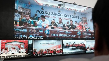 Manajemen Telkomsel di Jakarta melakukan kegiatan video conference dengan perwakilan Area wilayah operasional yang berada dari Sumatera hingga Papua dalam rangka memastikan kesiapan seluruh karyawan Telkomsel dalam memastikan ketersediaan jaringan dan layanan prima bagi pelanggan Telkomsel menjelang Hari Raya Idul Fitri 1439 H, Kamis (14/6/2018). Foto: dok. Telkomsel