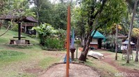 Suasana sejuk dan hijau akan langsung terasa begitu menginjakkan kaki di sini. Selain itu, traveler bisa melakukan satu aktivitas seru lho! (Eko Susanto/detikTravel)