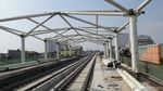 Pakai Rompi Proyek, Sandi Cek Proyek LRT Jakarta di Libur Lebaran