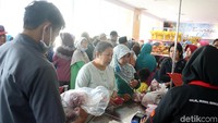 Ketersediaan stok daging jelang lebaran pun menjadi sorotan para pengusaha daging ini. Menurut mereka setidaknya stok ketersediaan daging mencapai 10% kebutuhan nasional agar kebutuhan barang selalu terjaga. Ketersediaan stok daging jelang lebaran pun menjadi sorotan para pengusaha daging ini. Menurut mereka setidaknya stok ketersediaan daging mencapai 10% kebutuhan nasional agar kebutuhan barang selalu terjaga.