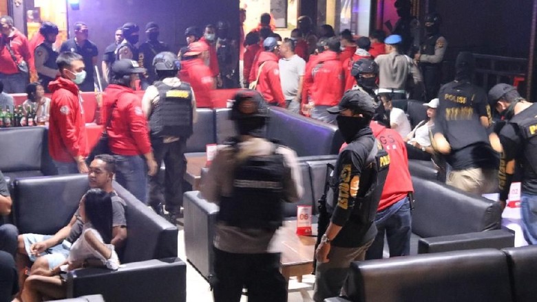 Razia Tempat Hiburan, Polda Bali Amankan 8 Terduga Pengguna Narkoba Razia Tempat Hiburan, Polda Bali Amankan 8 Terduga Pengguna Narkoba